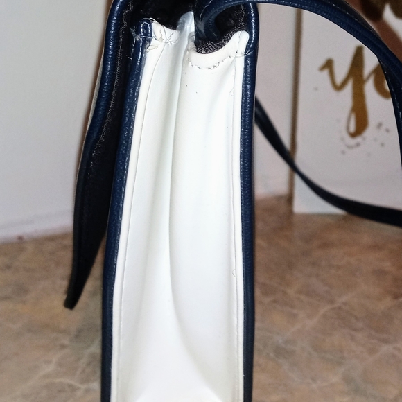 PURSE - Picture 3 of 10